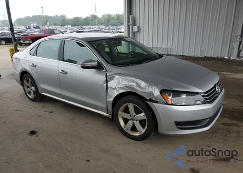 2013 Volkswagen Passat Se z USA, uszkodzony, nr VIN 1VWBH7A35DC118033